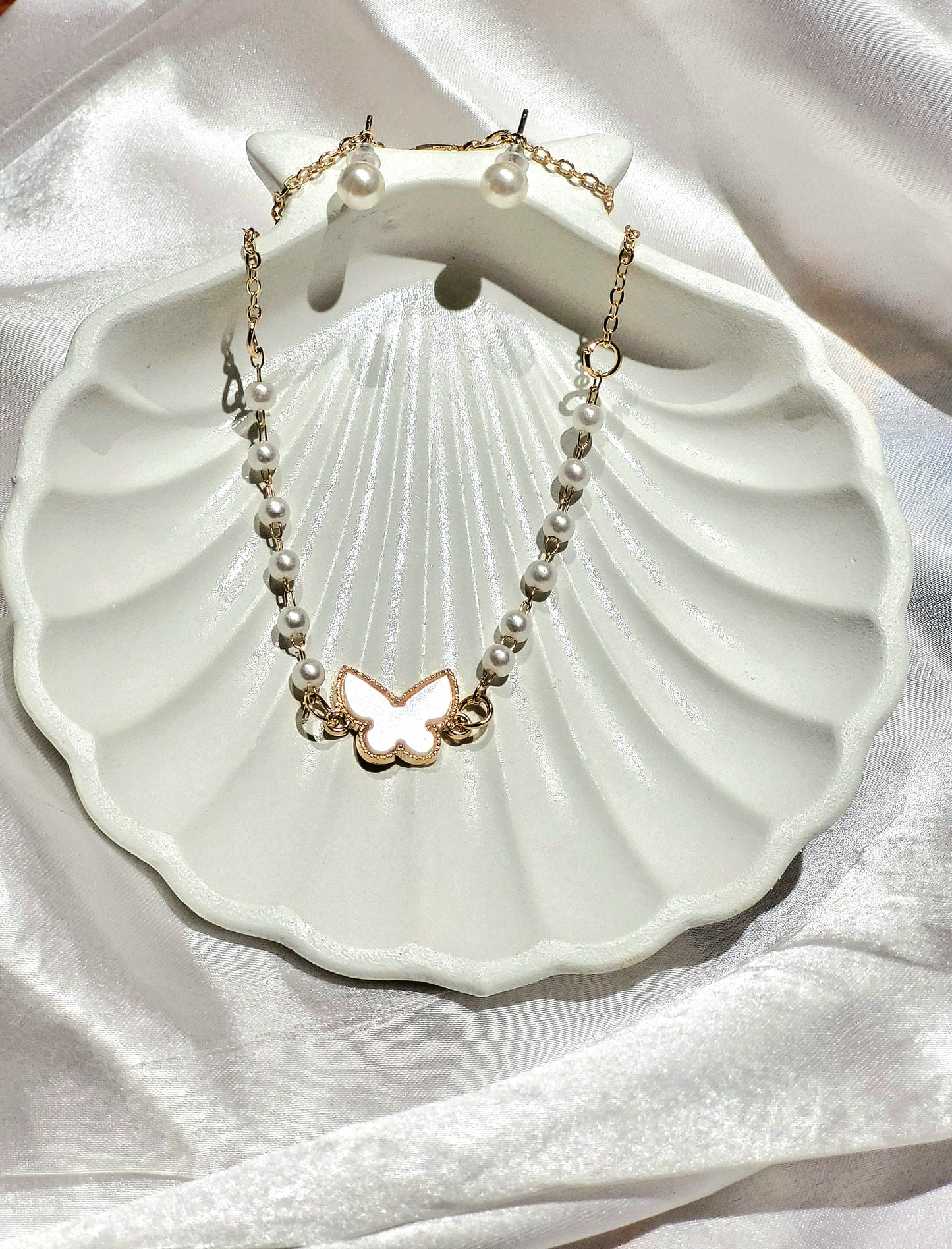 Pearl Flutter Necklace