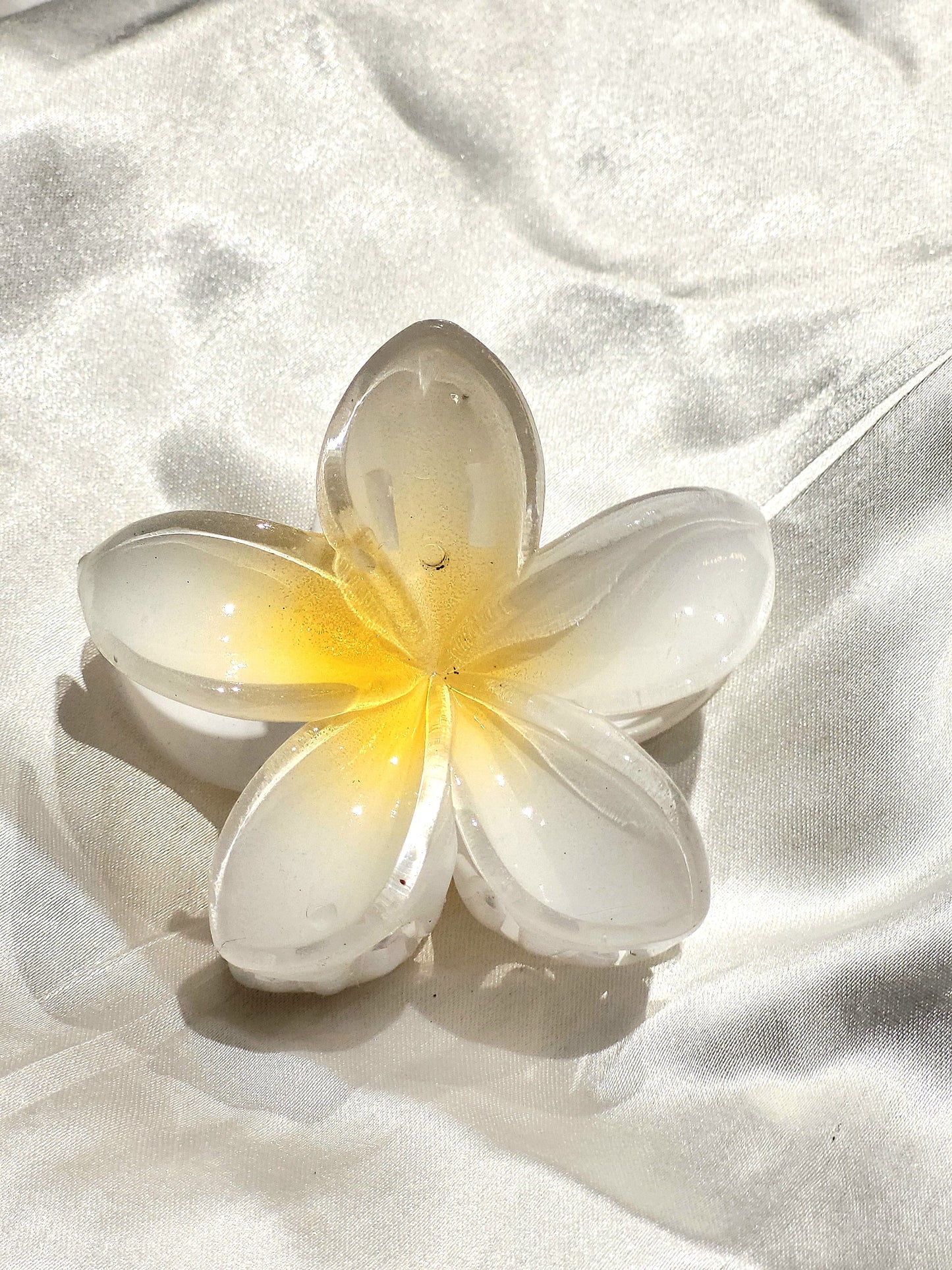 flower claw {white}