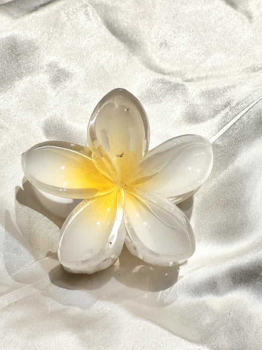 flower claw {white}