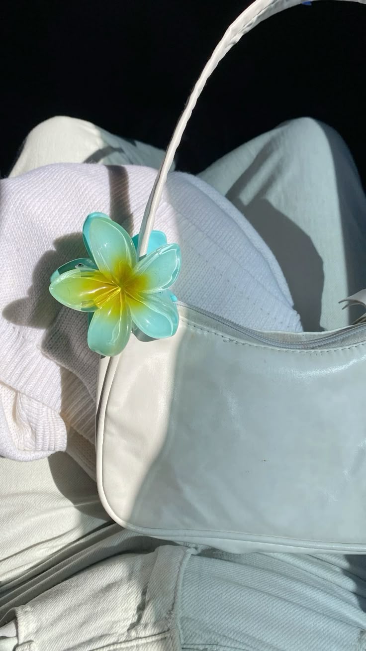 Tropical Bloom Hair Claw – Mint Green Edition